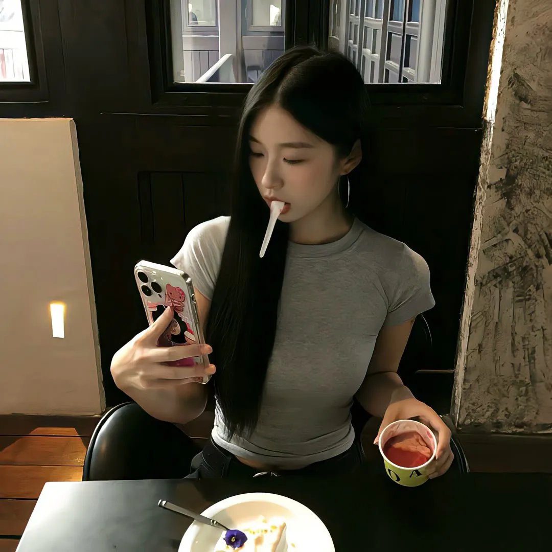 穿黑衣的女孩